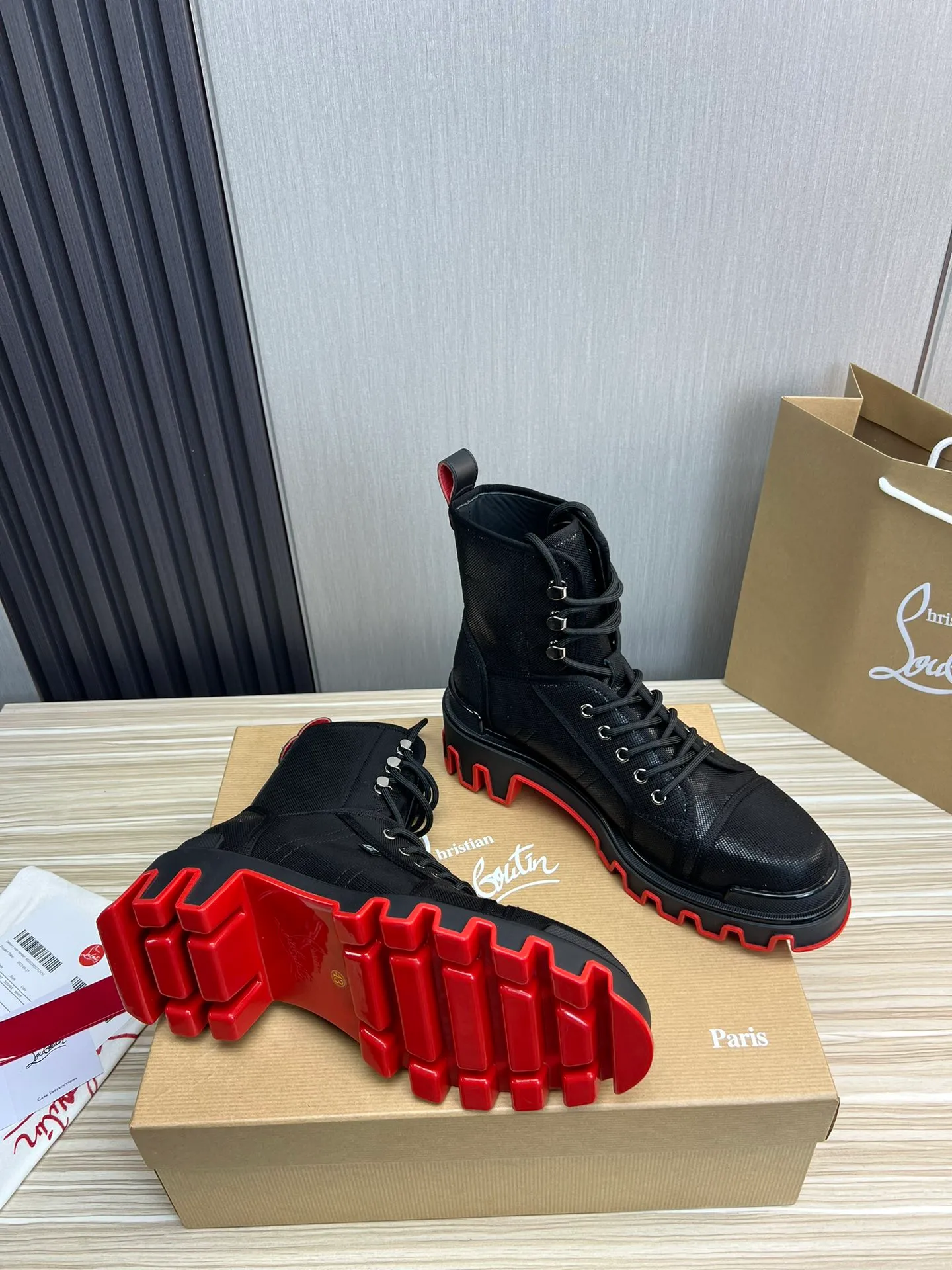 Men's shoes 💰820💰 CL popular red-soled boots 🆑1:1 original mold opening. Official website updated simultaneously ~ Christian* Louboutin, imported cowhide leather upper + water-dyed cowhide lining, original thick red sole, wear-resistant and non-slip ⬆️ Full set of counter packaging 🎁38-45 (38.45 custom-made, non-refundable)